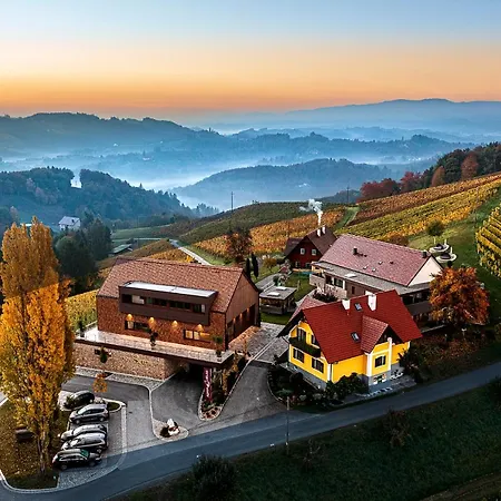 Weingut-wohlfuehlzimmer Adam-lieleg *