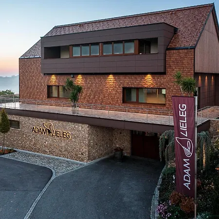 Weingut-wohlfuehlzimmer Adam-lieleg *