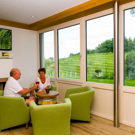 ファームステイ Weingut-wohlfuehlzimmer Adam-lieleg
