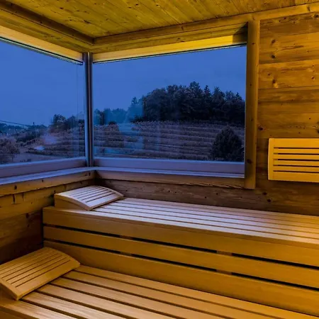 Weingut-wohlfuehlzimmer Adam-lieleg * ロイトシャッハ