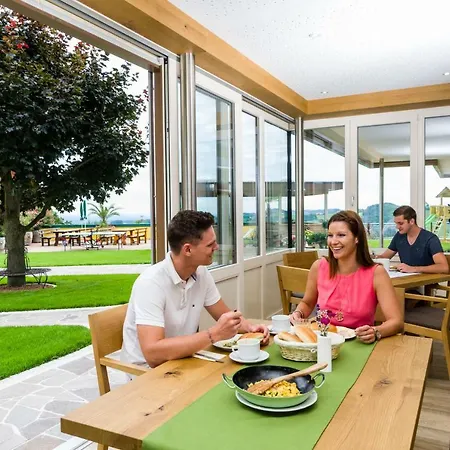 Farm stay Weingut-wohlfuehlzimmer Adam-lieleg *