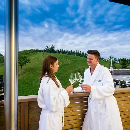 Weingut-wohlfuehlzimmer Adam-lieleg *